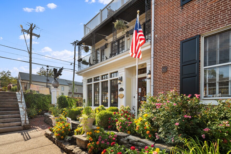 More Photos Of 28 W Bridge St, New Hope Hospitality For Sale