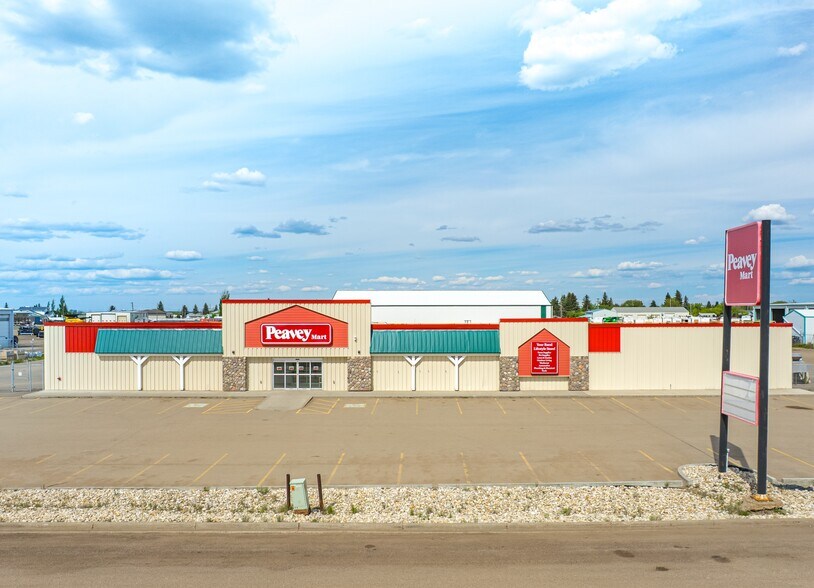 Primary Photo Of 5338 50 Av, Vegreville General Retail For Sale