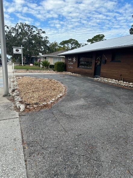 More Photos Of 3010 Manatee Ave, Bradenton Medical For Sale