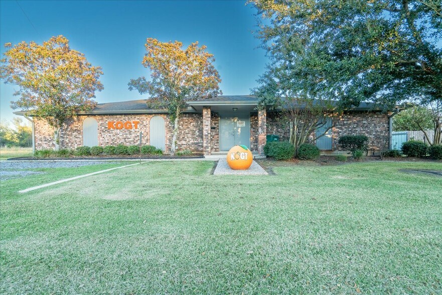More Photos Of 5304 Meeks Dr, Orange Office For Sale