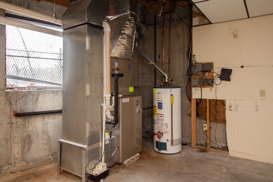 More Photos Of 9 Stafford St, Worcester Freestanding For Sale