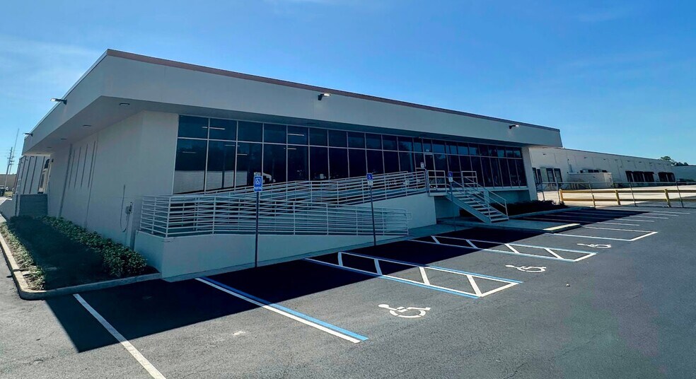 Primary Photo Of 7475 Chancellor Dr, Orlando Warehouse For Lease