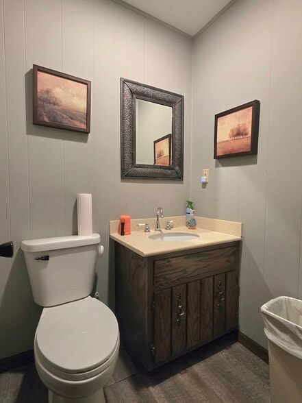 More Photos Of 14440 W Edison Dr, New Lenox Manufacturing For Sale