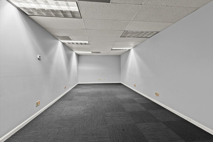 More Photos Of 617 Mulberry St, Elizabethtown Office For Sale