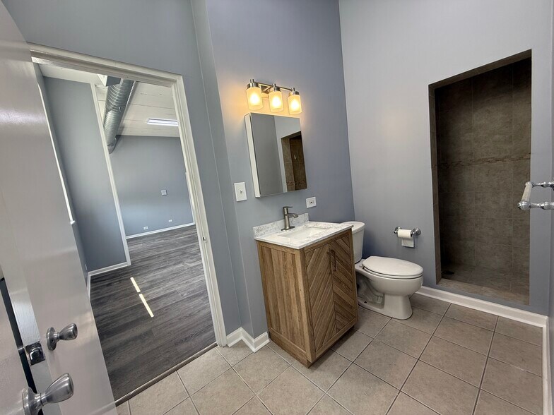 More Photos Of 2252-2260 N Elston Ave, Chicago Warehouse For Lease