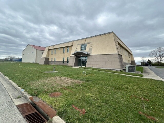 More Photos Of 10501 Success Ln, Dayton Office For Sale