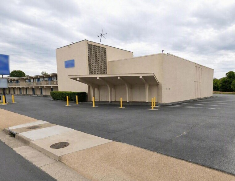 More Photos Of 6045 Jefferson Ave, Newport News Light Distribution For Lease