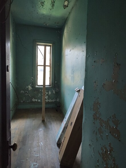 More Photos Of 126 Rutgers Ave, Jersey City Specialty For Sale