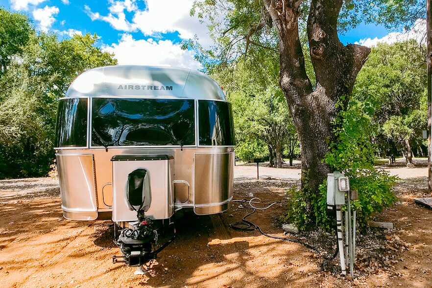 More Photos Of 14818 US-290 E, Stonewall Hotel For Sale