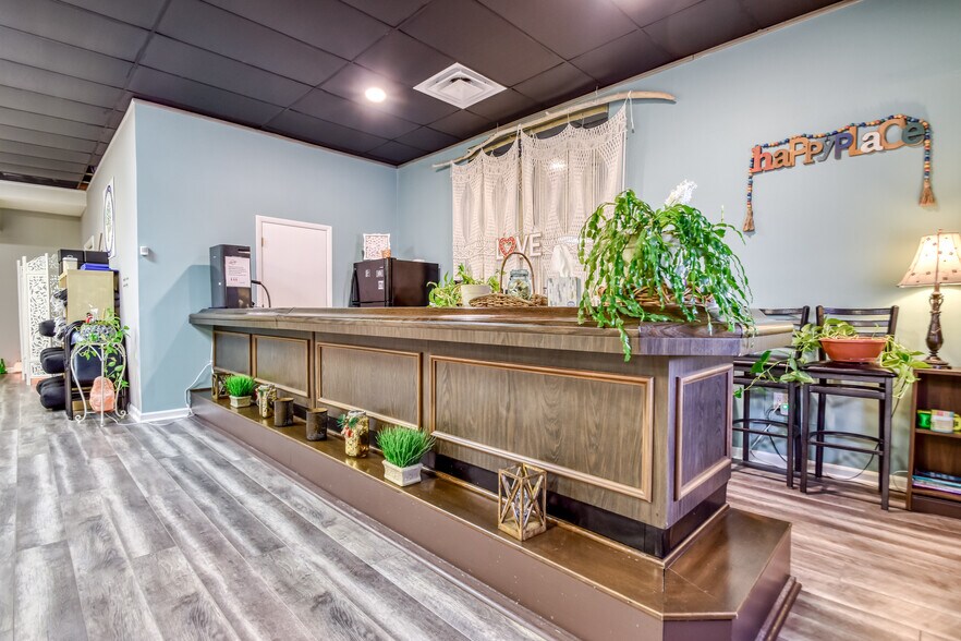 More Photos Of 1366 E 346th St, Eastlake Restaurant For Sale
