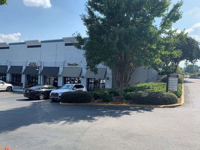 More Photos Of 5975 Roswell Rd NE, Sandy Springs Unknown For Lease