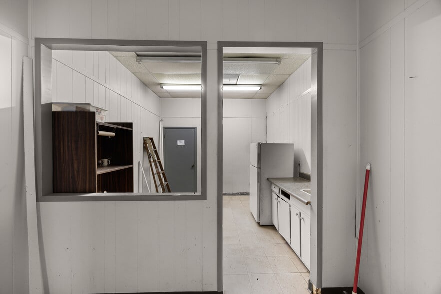 More Photos Of 2058 Hollywood Dr, Jackson Freestanding For Sale