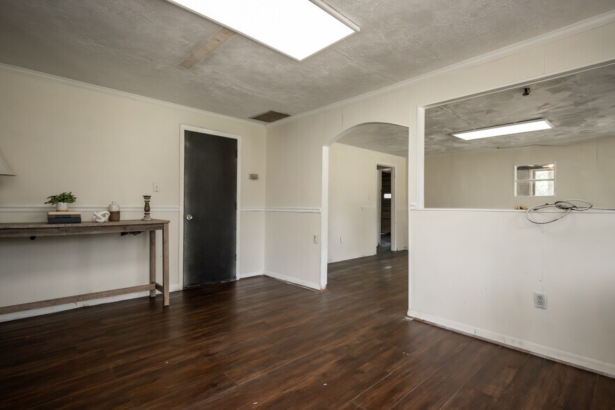 More Photos Of 577 Main st, Lexington Flex For Sale
