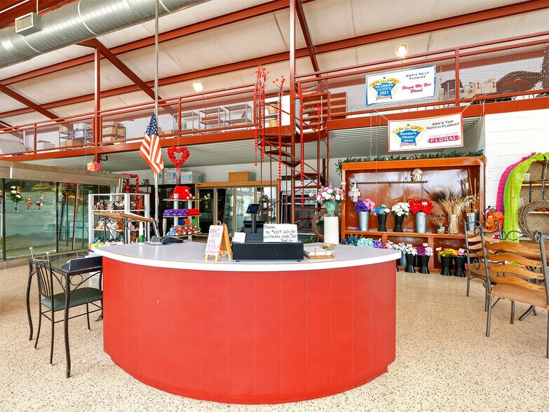 More Photos Of 530 N Mississippi Ave, Ada Freestanding For Sale