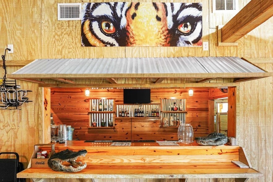 More Photos Of 8320 Highway 308, Lockport Restaurant For Lease