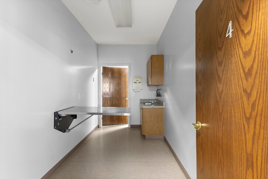 More Photos Of 435 Sumpter rd, Belleville Hospital For Sale