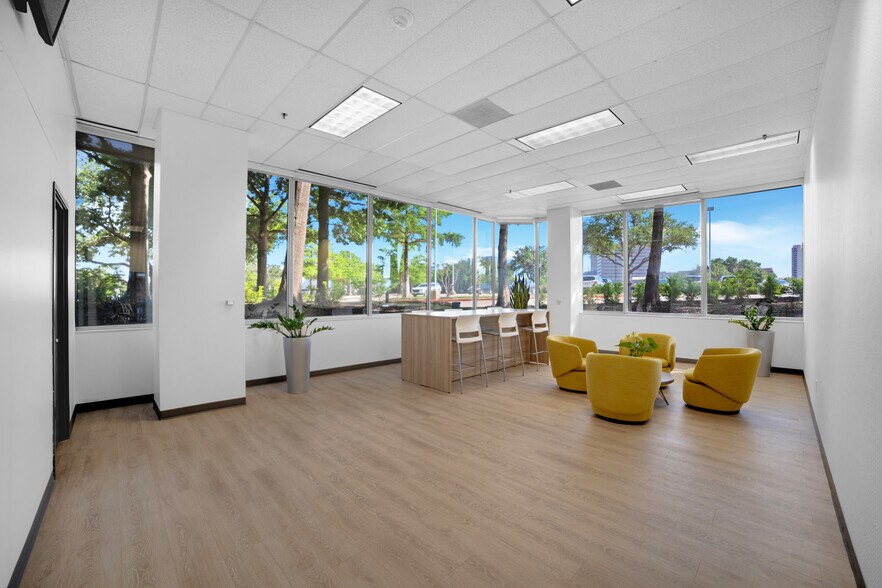 More Photos Of 105 Decker Ct, Irving Office For Lease