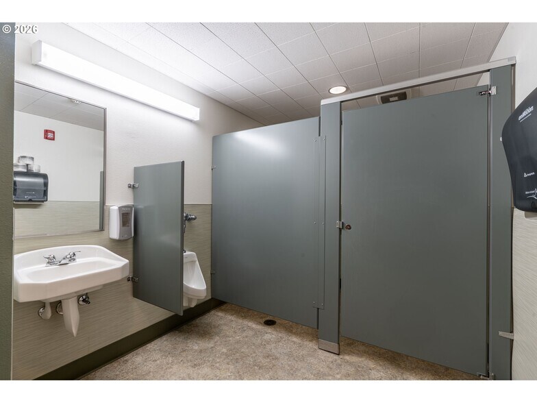 More Photos Of , Coos Bay Office For Sale