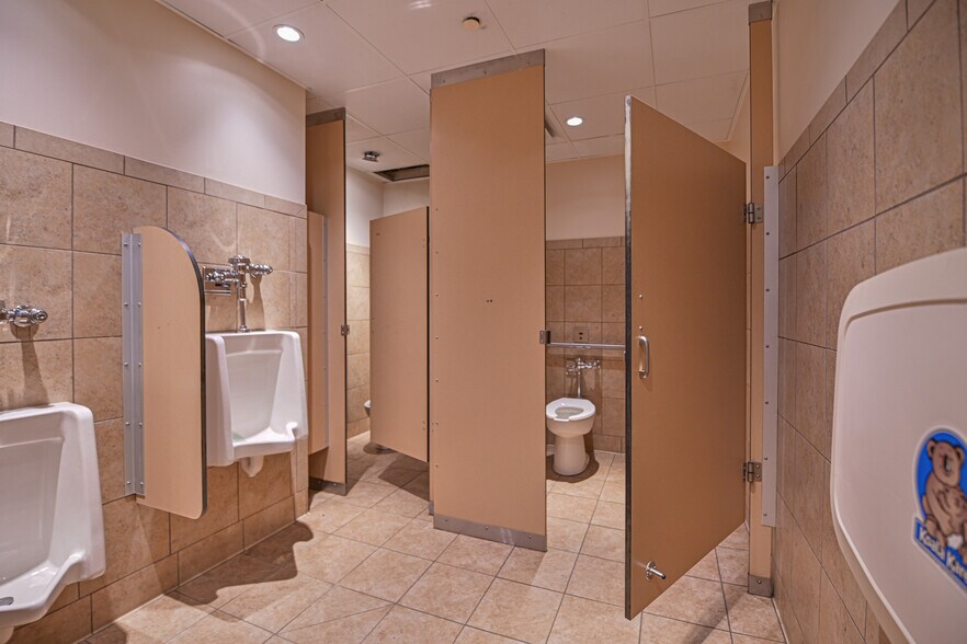 More Photos Of 2675 32nd Ave S, Grand Forks Restaurant For Sale