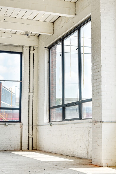 More Photos Of 2 Aspen Pl, Passaic Showroom For Lease