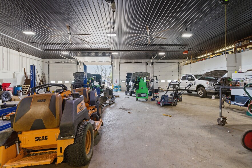 More Photos Of 11 Tyler Dr, North Franklin Showroom For Sale