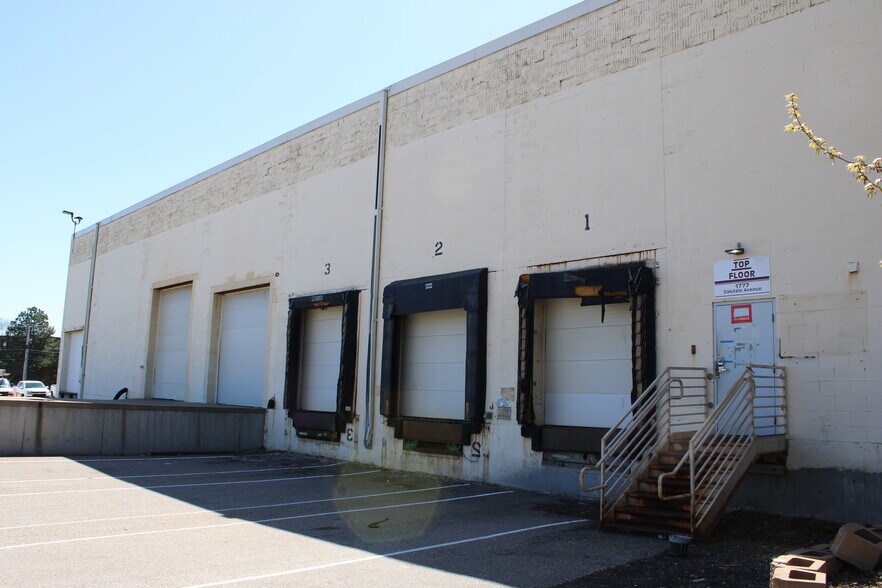 More Photos Of 1777 Oakdale Ave, West Saint Paul Manufacturing For Lease