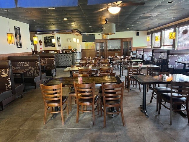 More Photos Of 1975 W Broadway Blvd, Sedalia Restaurant For Sale