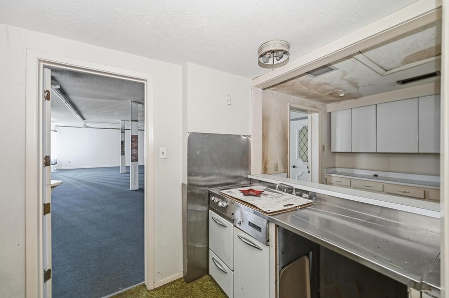 More Photos Of 1519 Circle Park Blvd, Fort Worth Religious Facility For Sale