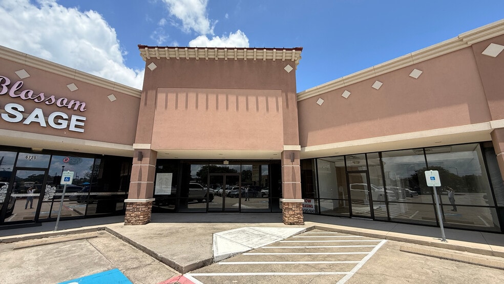 More Photos Of 6725 Atascocita Rd, Humble Unknown For Lease