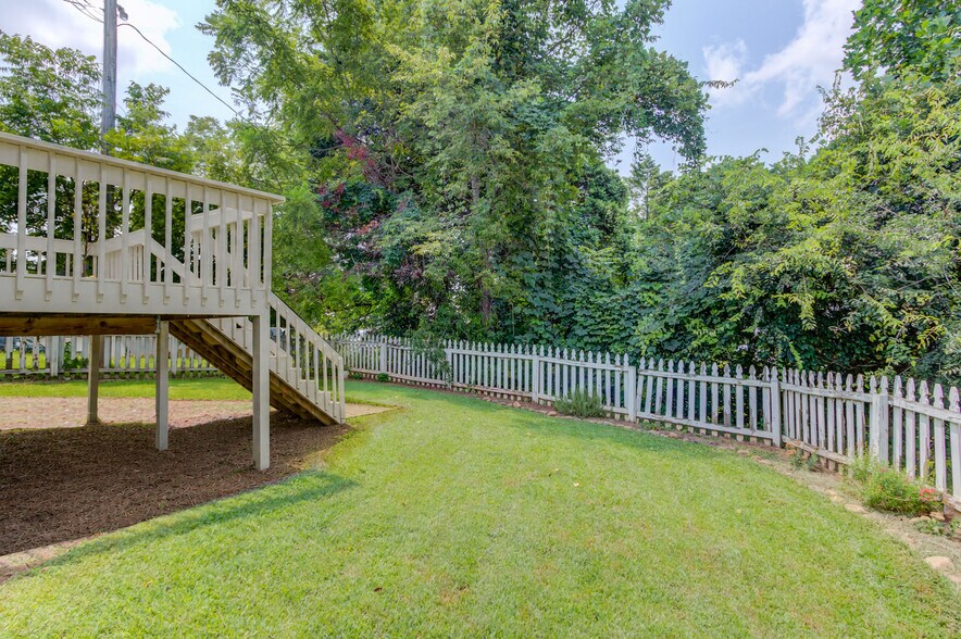 More Photos Of 152 E Shadburn Ave, Buford Office For Sale