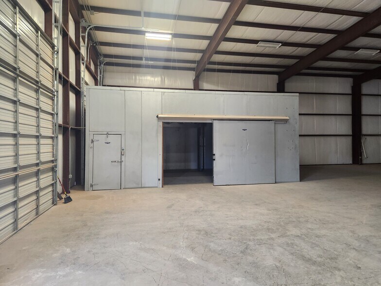 More Photos Of 7409 Industrial Ave, Midland Flex For Lease