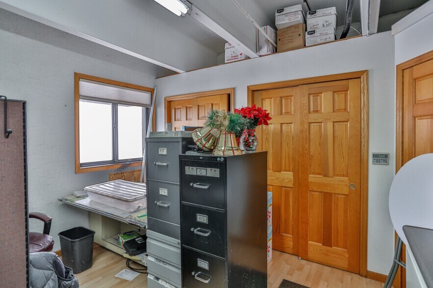 More Photos Of 711 3rd St, Marathon Manufacturing For Sale