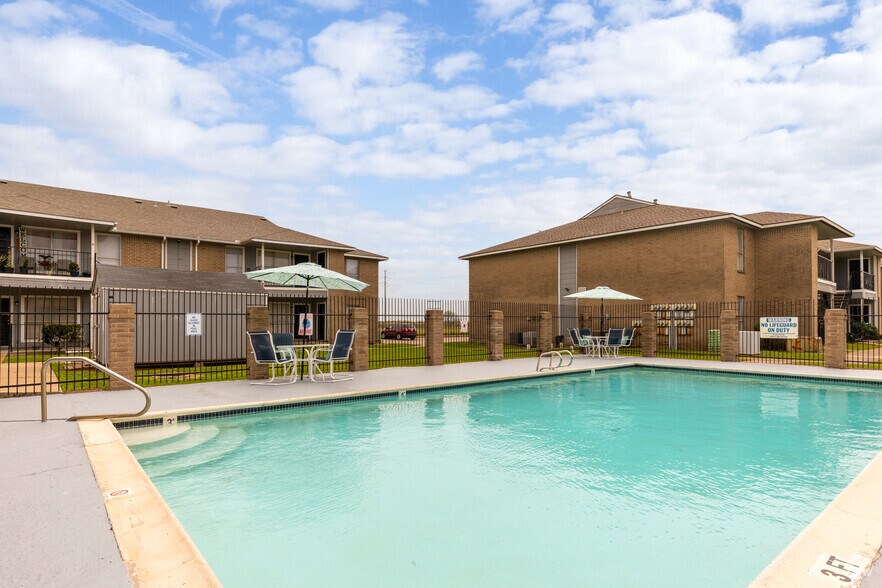 More Photos Of 1010 Magnolia Dr, Freeport Apartments For Sale