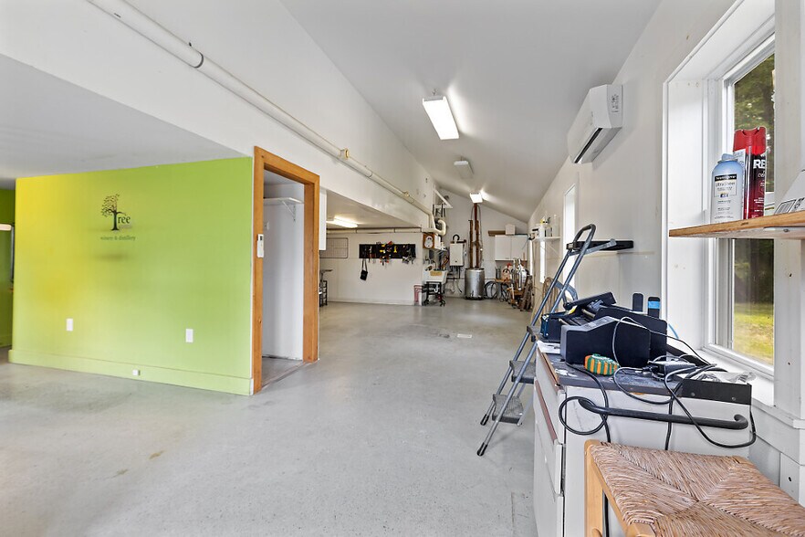 More Photos Of 152 Fairfield St, Oakland Flex For Sale
