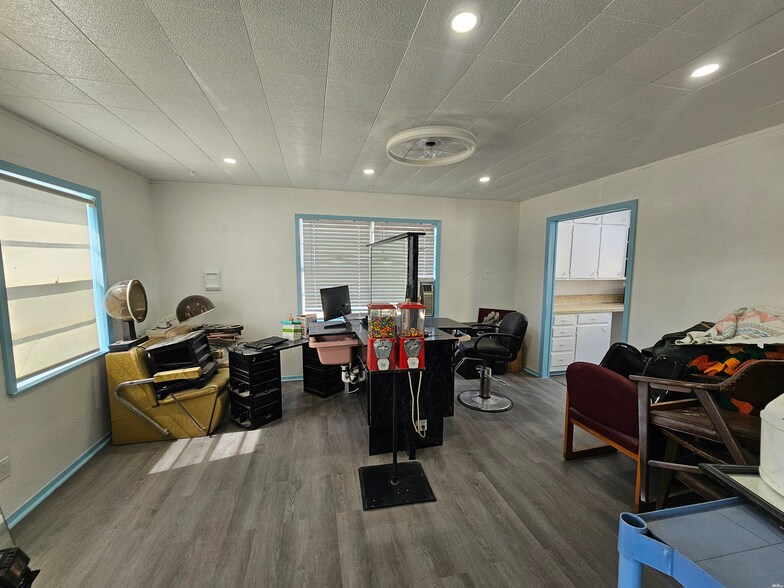 More Photos Of 406 W Church St, Carlsbad Freestanding For Lease