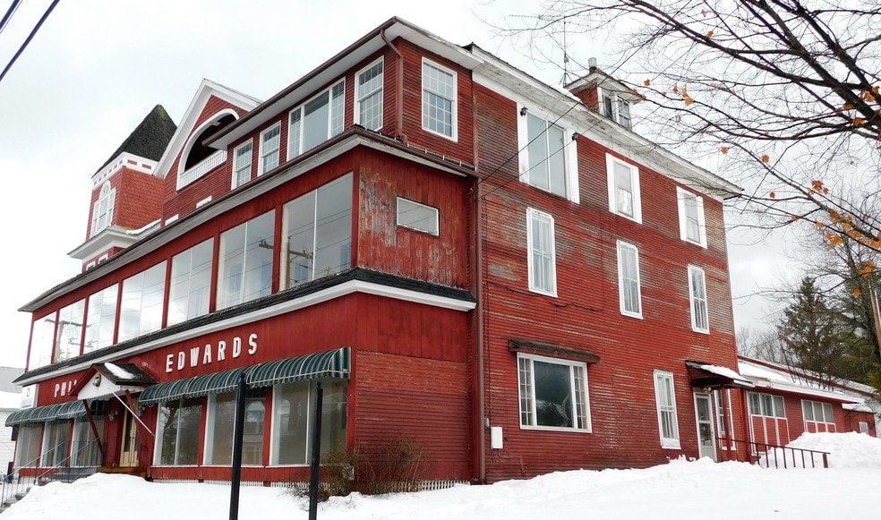 More Photos Of 183 Main St, Hyde Park Showroom For Lease