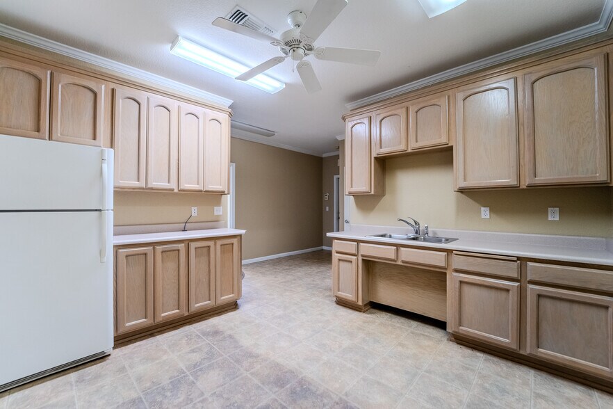 More Photos Of 642 Bridge St, Yuba City Office For Sale