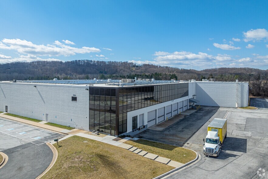 More Photos Of 10820 Gilroy Rd, Hunt Valley Warehouse For Lease