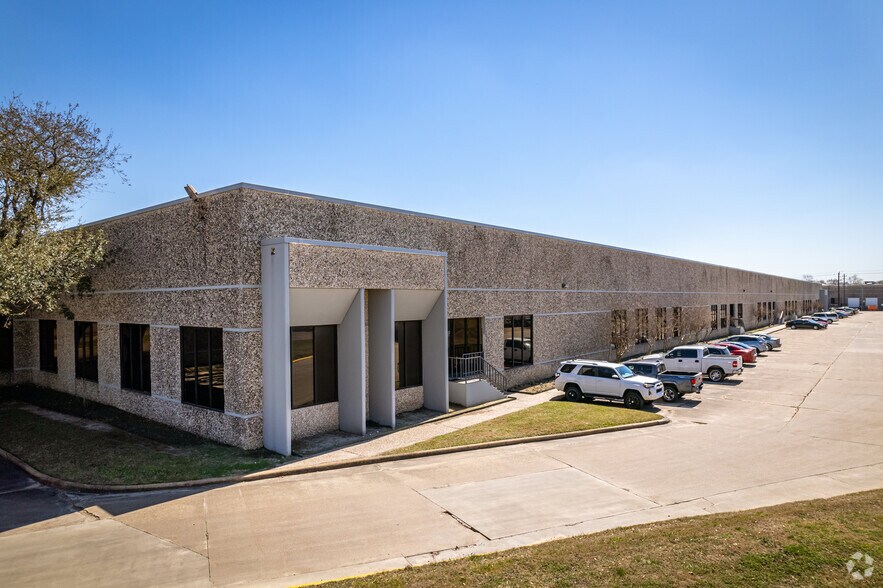 More Photos Of 3605 Willowbend Blvd, Houston Unknown For Lease