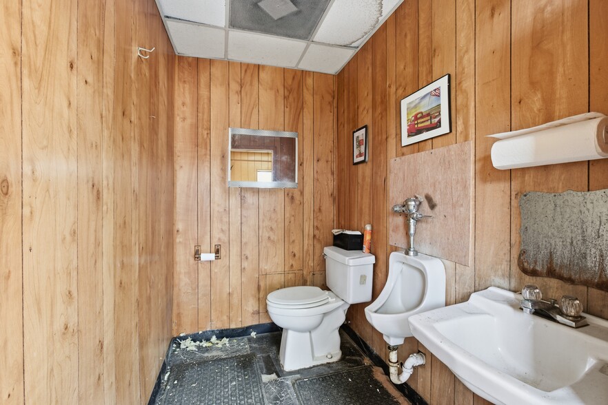 More Photos Of 36 Mize Rd, Toccoa Light Manufacturing For Sale