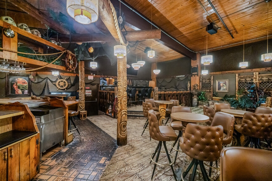 More Photos Of 1900 & 1924 Marshall St NE, Minneapolis Restaurant For Sale
