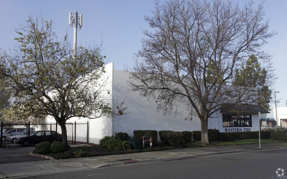 More Photos Of 25655 Dollar St, Hayward Auto Repair For Lease