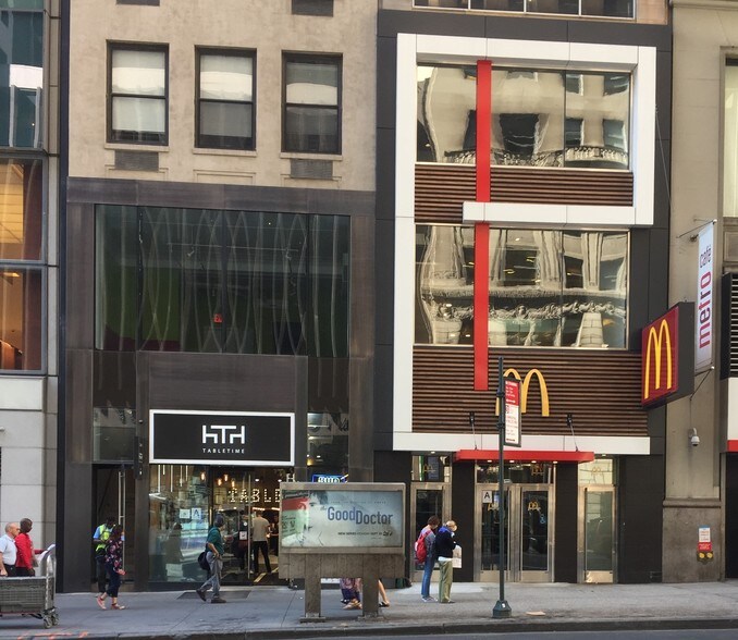 More Photos Of 20 E 42nd St, New York Apartments For Lease