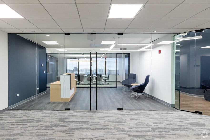 More Photos Of 1415 W 22nd St, Oak Brook Office For Lease