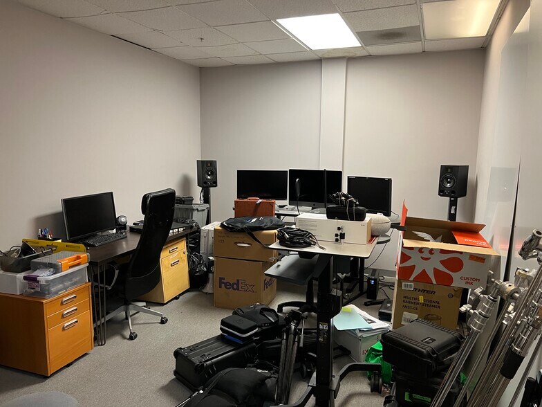 More Photos Of 2710 Media Center Dr, Los Angeles Research And Development For Lease