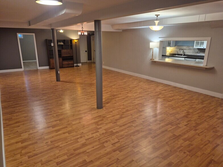More Photos Of 130 Elm St, Windsor General Retail For Sale