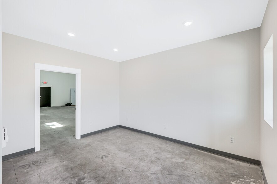 More Photos Of 10903 E Trent Ave, Spokane Valley Light Manufacturing For Sale