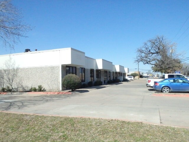 More Photos Of 11150 Morrison, Dallas Showroom For Sale