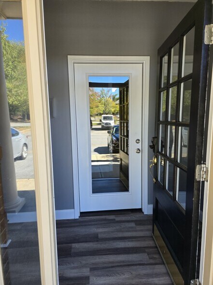 More Photos Of 5480 McGinnis Village Pl, Alpharetta Office For Sale