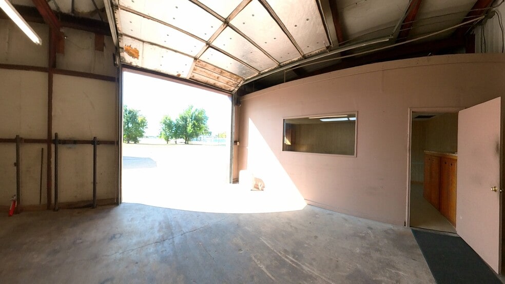 More Photos Of 14826 Yarberry St, Houston Warehouse For Sale